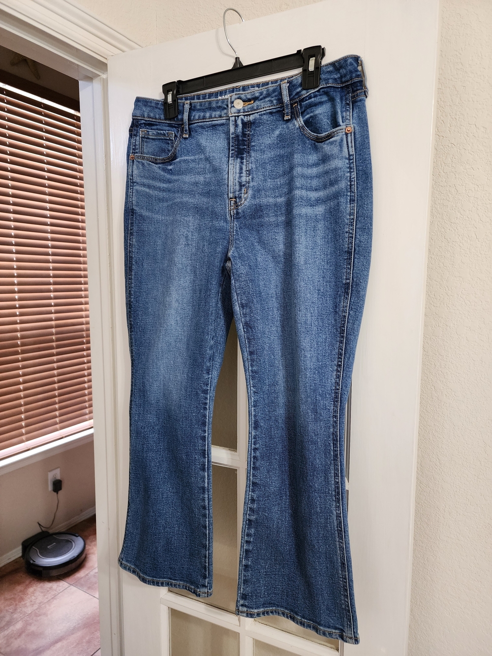 Old Navy High Rise Vintage Cropped Flare Jeans Size 12 - Picture 2 of 13